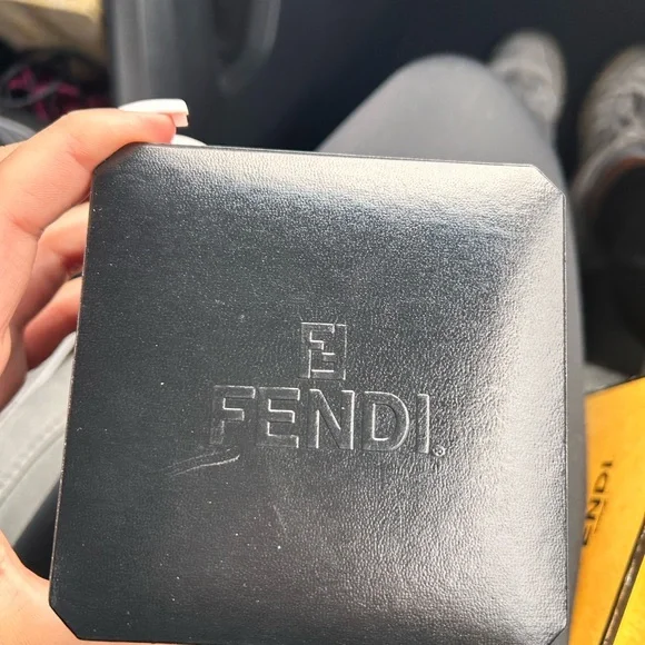 FENDI WATCH - Picture 2 of 2